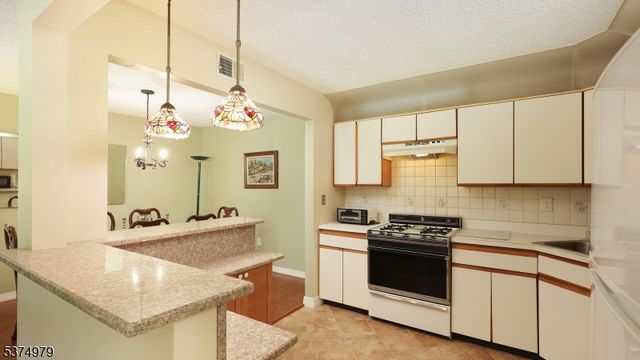 44 Crabapple Ln, Franklin Twp., NJ 08823