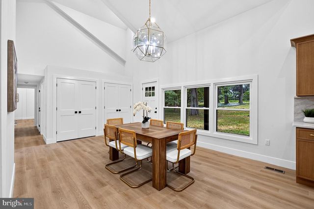 8 LUPINE LN, Titusville, NJ 08560