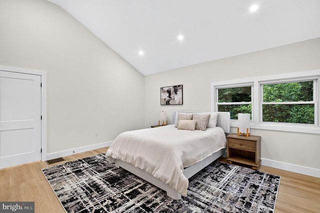 8 LUPINE LN, Titusville, NJ 08560