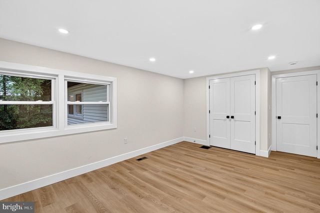 8 LUPINE LN, Titusville, NJ 08560
