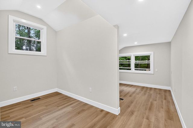 8 LUPINE LN, Titusville, NJ 08560
