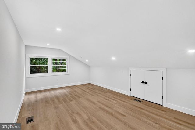 8 LUPINE LN, Titusville, NJ 08560