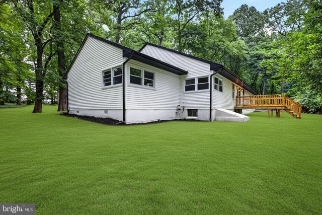 8 LUPINE LN, Titusville, NJ 08560