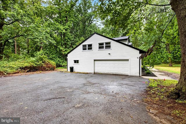 8 LUPINE LN, Titusville, NJ 08560