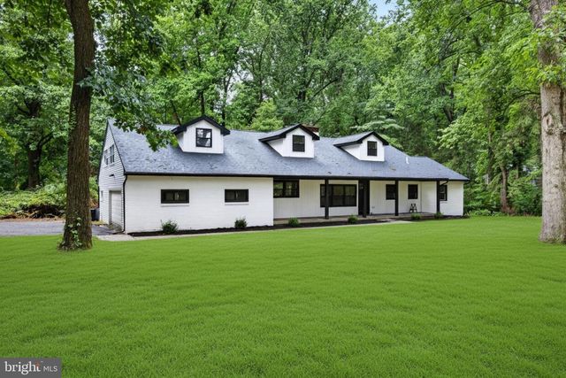 8 LUPINE LN, Titusville, NJ 08560