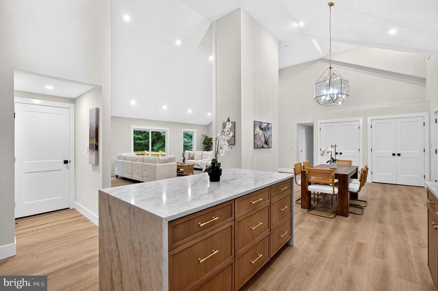 8 LUPINE LN, Titusville, NJ 08560