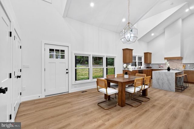8 LUPINE LN, Titusville, NJ 08560