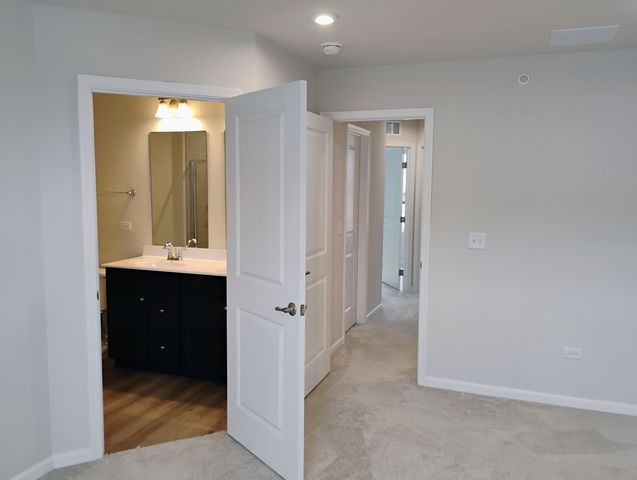936 Jenkins Court, Wheeling, IL 60090