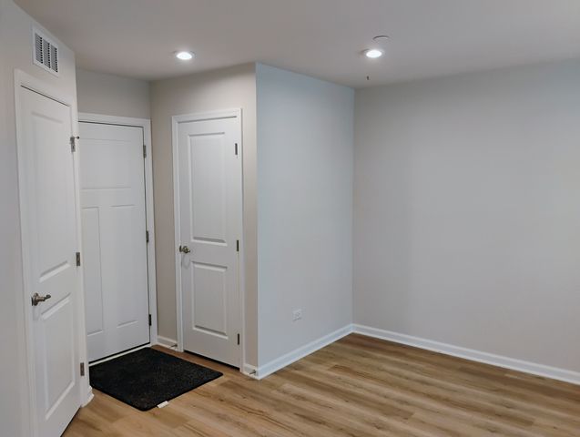 936 Jenkins Court, Wheeling, IL 60090