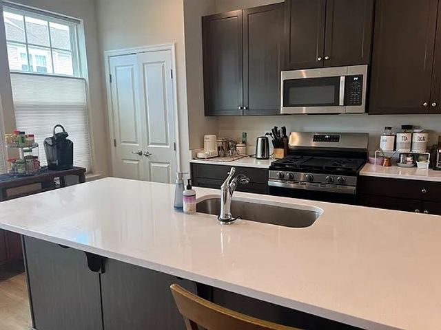 936 Jenkins Court, Wheeling, IL 60090