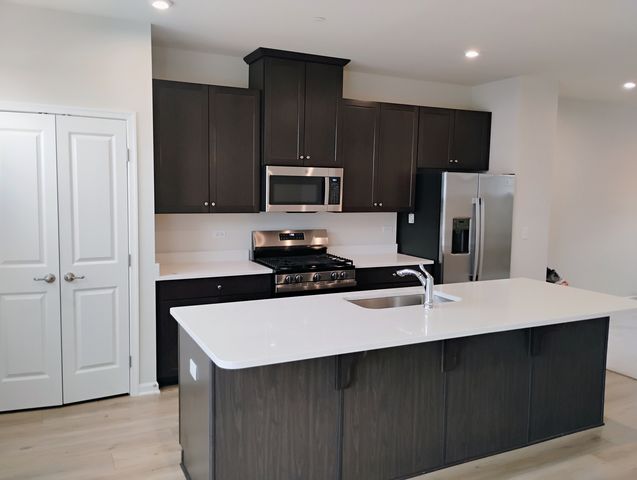 936 Jenkins Court, Wheeling, IL 60090