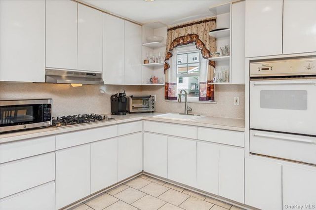 228 Calhoun Avenue, Bronx, NY 10465