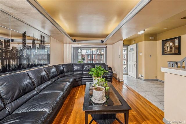 228 Calhoun Avenue, Bronx, NY 10465
