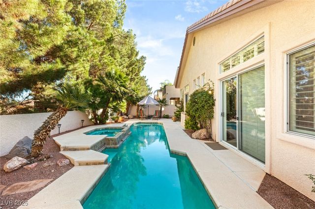 2032 Scarlet Rose Drive, Las Vegas, NV 89134