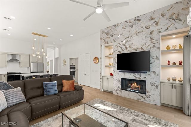 2032 Scarlet Rose Drive, Las Vegas, NV 89134