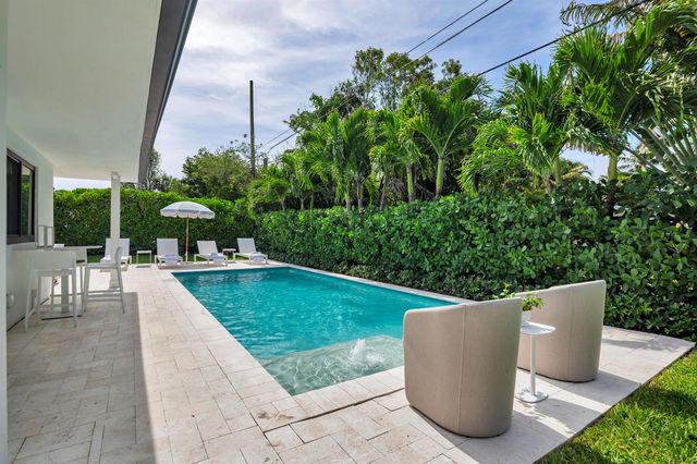 320 Linda Lane, West Palm Beach, FL 33405
