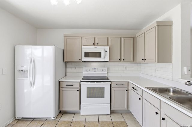 6611 Walnut Valley, San Antonio, TX 78242