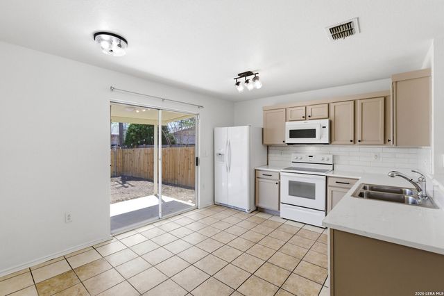 6611 Walnut Valley, San Antonio, TX 78242