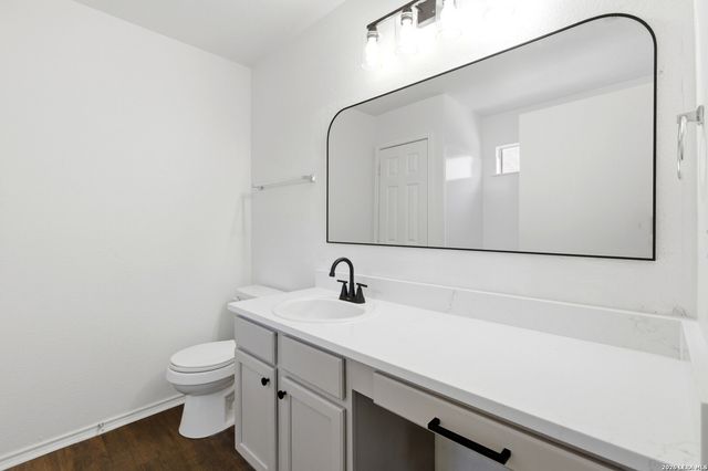 6611 Walnut Valley, San Antonio, TX 78242