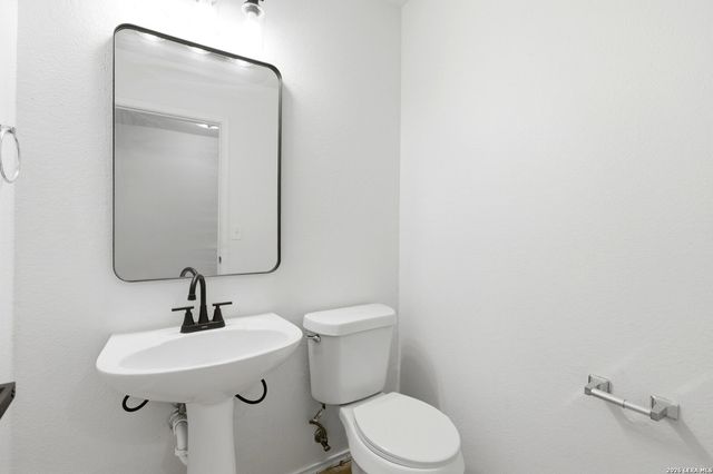 6611 Walnut Valley, San Antonio, TX 78242