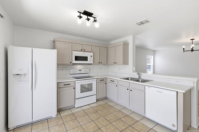 6611 Walnut Valley, San Antonio, TX 78242