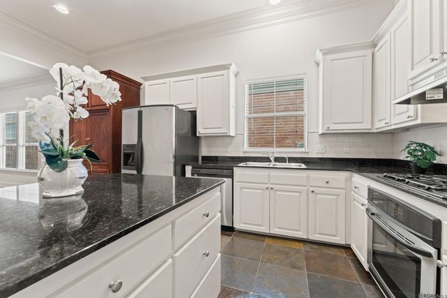 10684 Woodland Oaks, Baton Rouge, LA 70809