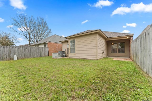 10684 Woodland Oaks, Baton Rouge, LA 70809