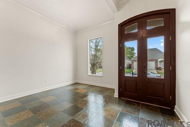 10684 Woodland Oaks, Baton Rouge, LA 70809