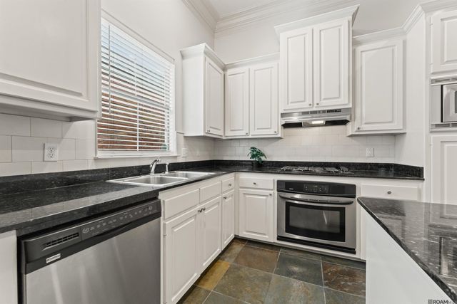 10684 Woodland Oaks, Baton Rouge, LA 70809