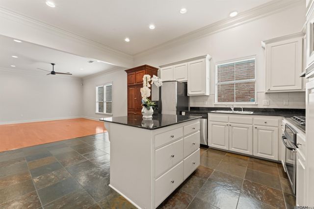 10684 Woodland Oaks, Baton Rouge, LA 70809