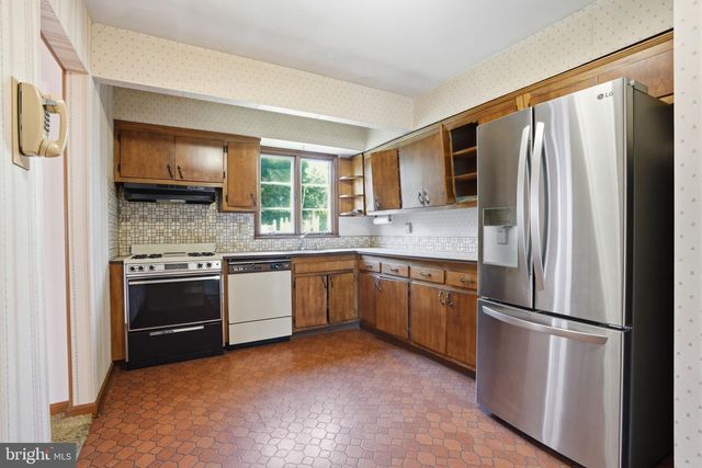 11 REO CT, Colonia, NJ 07067