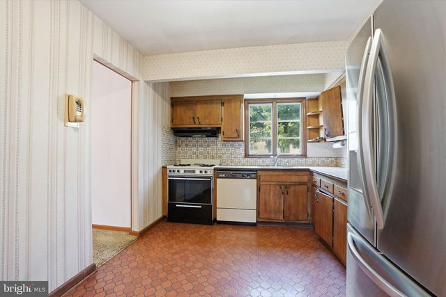 11 REO CT, Colonia, NJ 07067