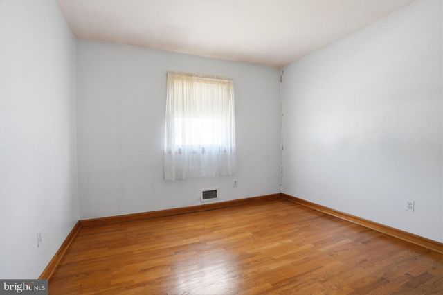 11 REO CT, Colonia, NJ 07067