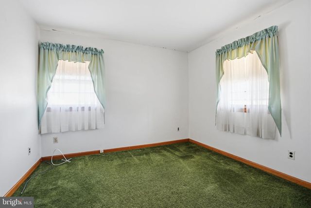 11 REO CT, Colonia, NJ 07067