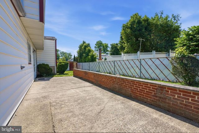 11 REO CT, Colonia, NJ 07067