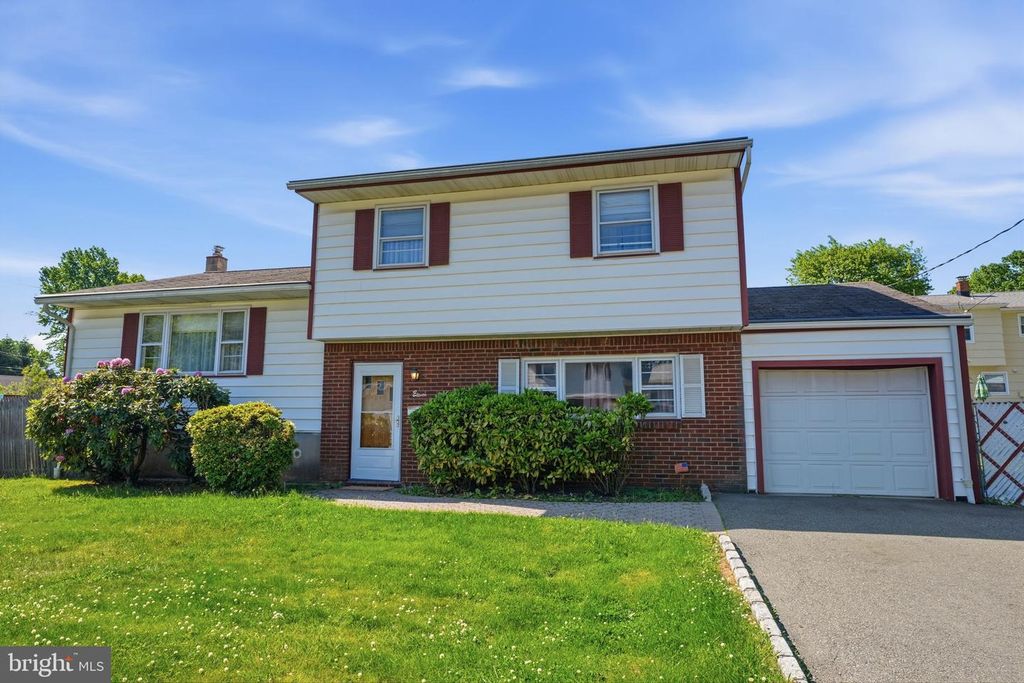 11 REO CT, Colonia, NJ 07067