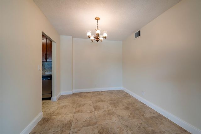 2555 NE 11th Street 302, Fort Lauderdale, FL 33304