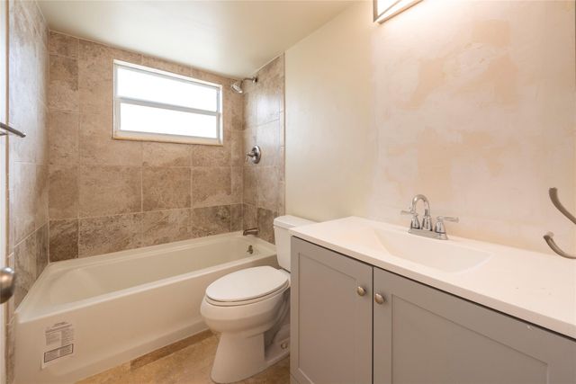2555 NE 11th Street 302, Fort Lauderdale, FL 33304