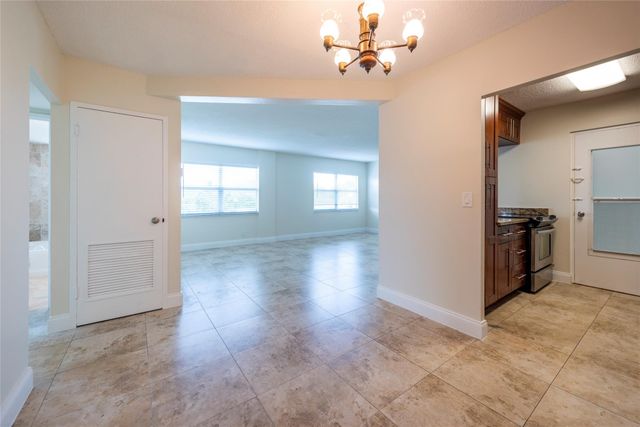 2555 NE 11th Street 302, Fort Lauderdale, FL 33304