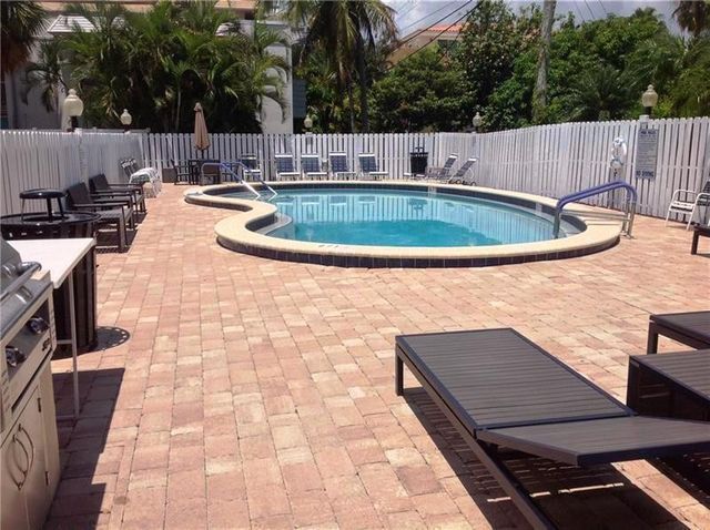 2555 NE 11th Street 302, Fort Lauderdale, FL 33304