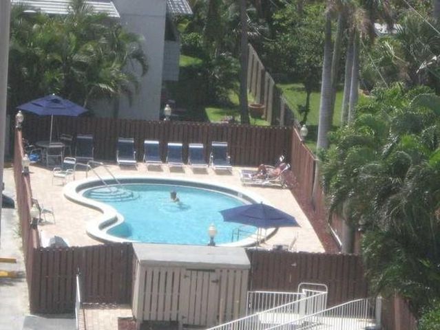2555 NE 11th Street 302, Fort Lauderdale, FL 33304