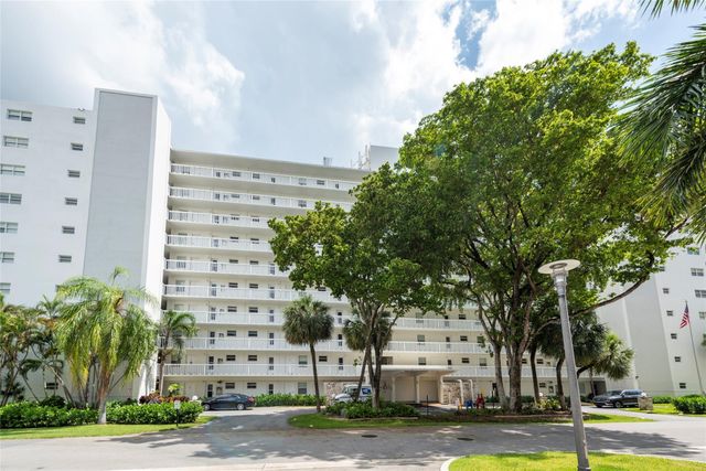 2555 NE 11th Street 302, Fort Lauderdale, FL 33304