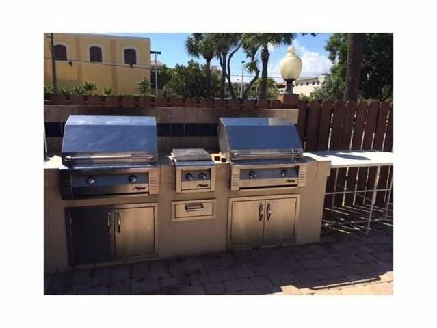 2555 NE 11th Street 302, Fort Lauderdale, FL 33304