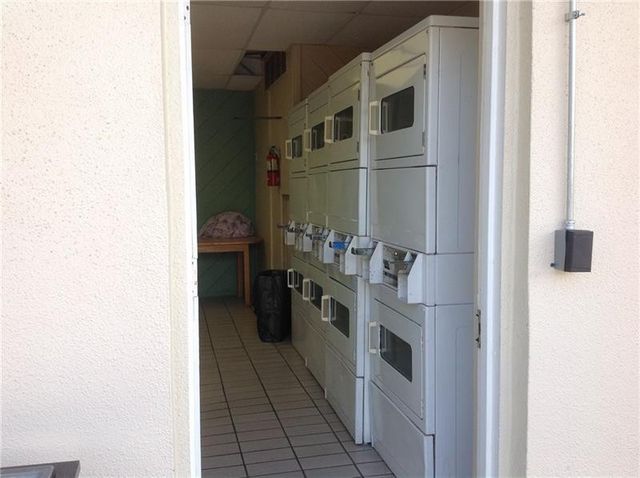2555 NE 11th Street 302, Fort Lauderdale, FL 33304