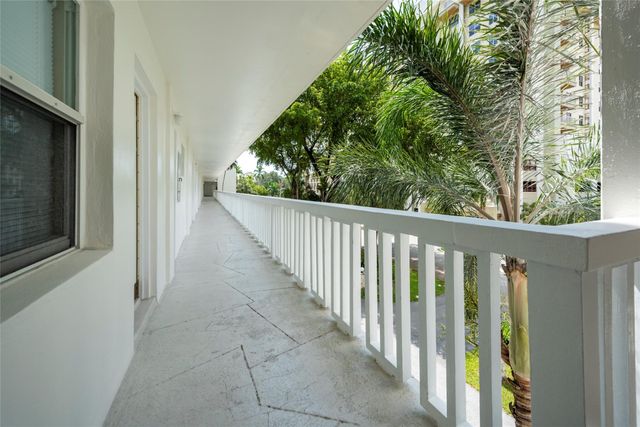 2555 NE 11th Street 302, Fort Lauderdale, FL 33304