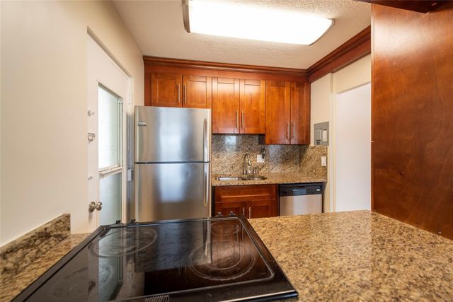 2555 NE 11th Street 302, Fort Lauderdale, FL 33304