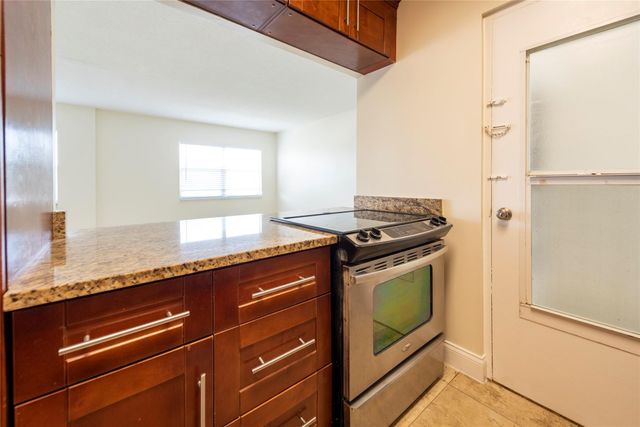2555 NE 11th Street 302, Fort Lauderdale, FL 33304