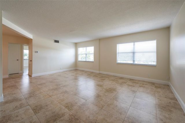 2555 NE 11th Street 302, Fort Lauderdale, FL 33304