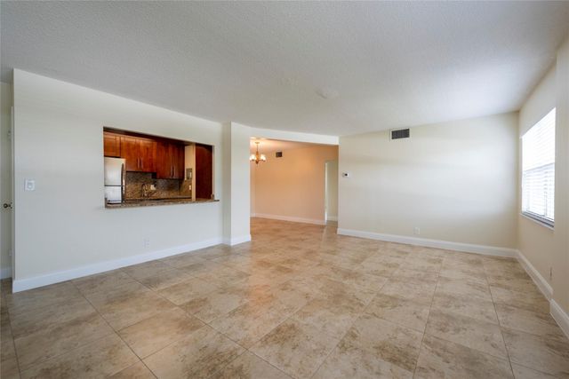 2555 NE 11th Street 302, Fort Lauderdale, FL 33304