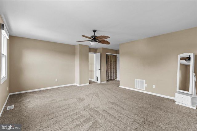 70 TWIN PONDS DR, Sewell, NJ 08080
